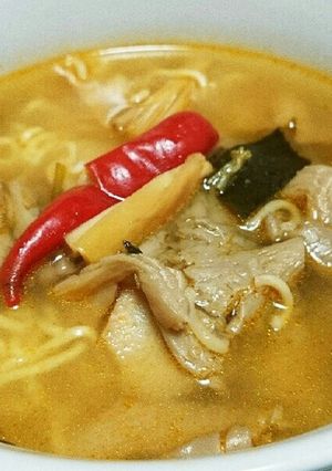 業務スーパーの食材でトムヤムラーメン-レシピのメイン写真