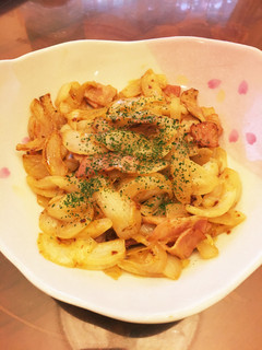 簡単♫ベーコンと玉葱のマヨラー油炒め-レシピのメイン写真