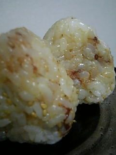 マヨ醤油でおかかおにぎり✿-レシピのメイン写真