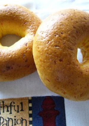 栄養満点☆つるぴか☆キャロットベーグル-レシピのメイン写真