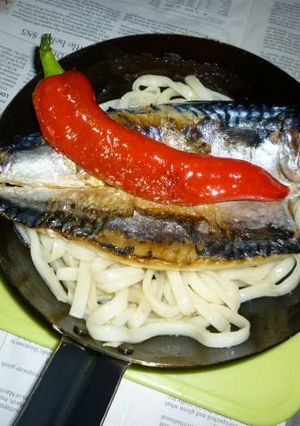 鉄パンで豪快に鯖の開きの焼きうどん-レシピのメイン写真
