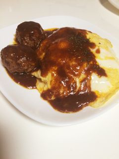 コーンピラフ(混ぜごはん)でオムバーグ-レシピのメイン写真