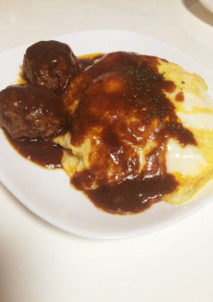 コーンピラフ(混ぜごはん)でオムバーグ-レシピのメイン写真
