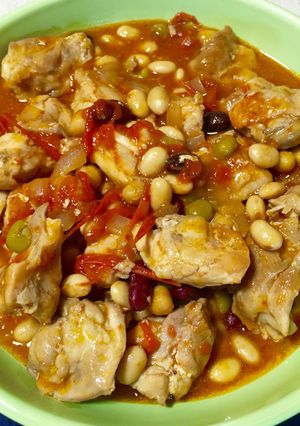 酢でサッパリ！鶏もも肉とお豆のトマト煮-レシピのメイン写真
