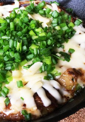 スキレットで♡カリモチ香ばし！おもちピザ-レシピのメイン写真