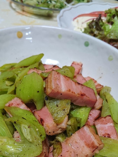 A picture of シンプル美味♪ヘビ瓜のベーコン炒め.
