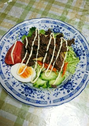 野菜たっぷり♪切り落とし肉で焼き肉サラダ-レシピのメイン写真