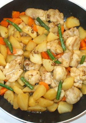 鶏もも肉とじゃがいもと人参の辛子うま煮-レシピのメイン写真