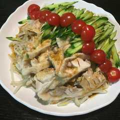 รูปของ 茹で鶏のすりゴマポン酢ソースかけ