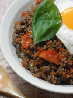 ひき肉とミニトマトのバジル炒めご飯-レシピのメイン写真
