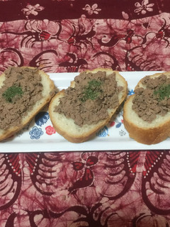 レバーのガーリック塩煮のオープンサンド-レシピのメイン写真