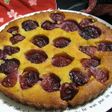 スモモのアーモンドクリームケーキ