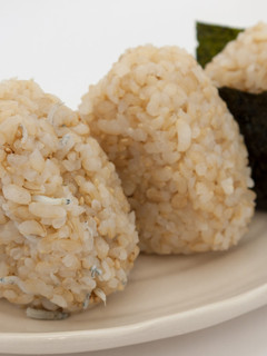 龍の瞳でつくるオイルおにぎりエゴマ油使用-レシピのメイン写真