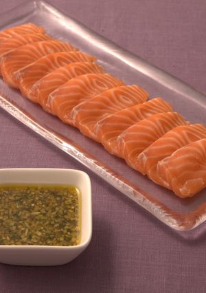 サーモンのきゅうりとにんにくのソース-レシピのメイン写真