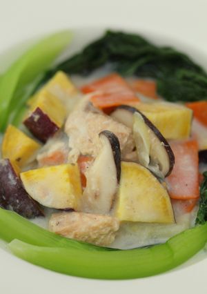 カラフル野菜とサーモンのミルク煮-レシピのメイン写真