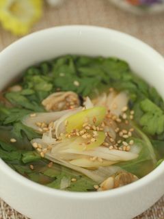 春菊とあさりの香り豊かなピリ辛スープ-レシピのメイン写真