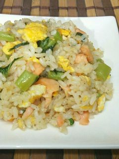 大根の葉と鮭の炒飯-レシピのメイン写真
