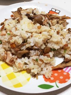 秋の香りただよう 舞茸・鮭チャーハン-レシピのメイン写真