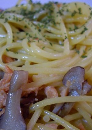 超簡単！サーモンと舞茸のクリームパスタ-レシピのメイン写真