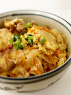 鰹節で簡単♪昼夕♪他人丼(人参入り豚丼)-レシピのメイン写真