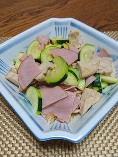 ズッキーニと鶏肉とハムのニンニク炒め-レシピのメイン写真