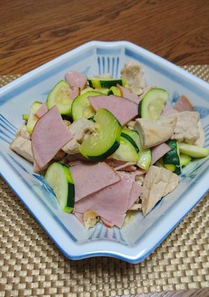 ズッキーニと鶏肉とハムのニンニク炒め-レシピのメイン写真