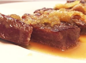 柔らか♡牛肩ロース肉の塩麹ステーキ☆*+-レシピのメイン写真