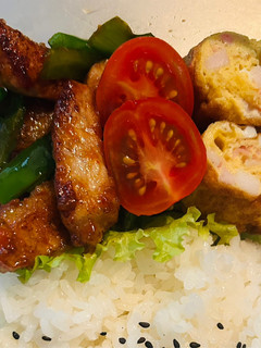 ポークチャップとかまぼこ玉子焼き弁当-レシピのメイン写真