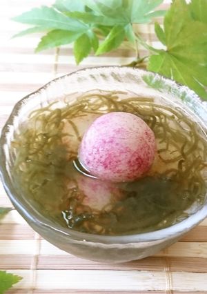 ひんやり♪もずく酢に冷凍ぶどう-レシピのメイン写真