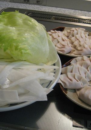 超簡単♪大葉とニラの節約☆ヘルシー餃子鍋-レシピのメイン写真