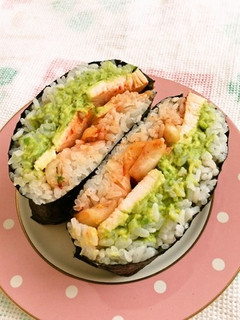 アボカドと鶏ハムのおにぎらず-レシピのメイン写真