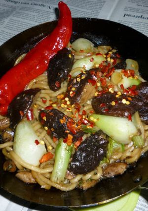 鉄パンで椎茸たっぷりの焼きうどん-レシピのメイン写真