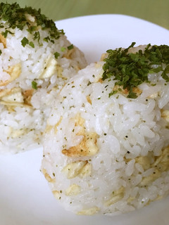 ☆厚切りポテトチップ 梅 おにぎり-レシピのメイン写真