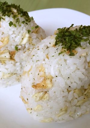 ☆厚切りポテトチップ 梅 おにぎり-レシピのメイン写真