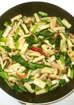 高野豆腐・小松菜・しめじの簡単野菜炒め物-レシピのメイン写真
