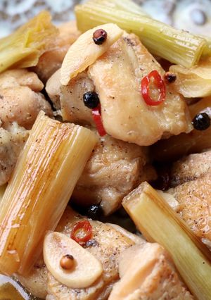 鶏もも肉と焼きネギの黒胡椒ニンニク煮 ♪-レシピのメイン写真