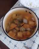 トマトとひじきのコンソメスープ