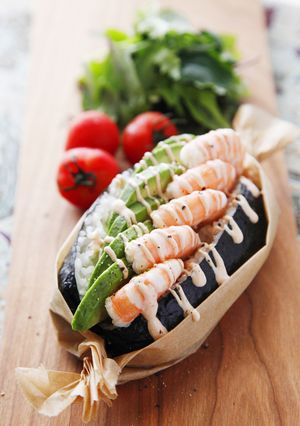 ぱっか〜んアボカドおにぎり-レシピのメイン写真