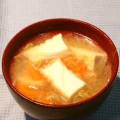 รูปของ 厚揚げともやしと人参のお味噌汁♫