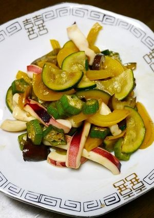 簡単！イカと夏野菜のオイスターソース炒め-レシピのメイン写真