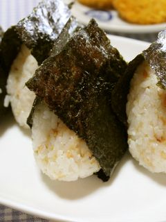 オイル✩おにぎり✩焼鮭と梅干とごま油-レシピのメイン写真