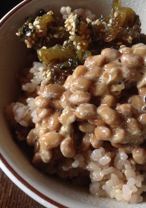 玄米ご飯の納豆&ゴーヤの佃煮のせ-レシピのメイン写真