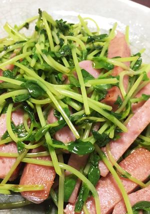 豆苗とランチョンミート炒め 超簡単旨い！-レシピのメイン写真