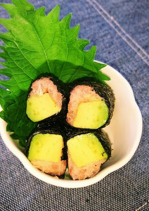 アボカドとマグロの細のり巻き-レシピのメイン写真