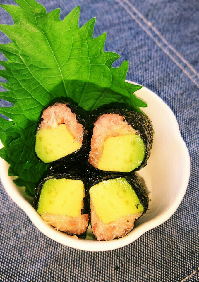 アボカドとマグロの細のり巻き-レシピのメイン写真