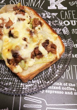 鯖味噌缶とレタスのマヨチーズトースト-レシピのメイン写真