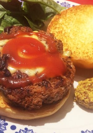 クラシックバーガー＊トマトとバジル-レシピのメイン写真