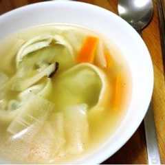 รูปของ 韓国 ダシダで餃子のスープ マンドゥグク