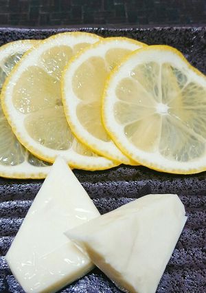 レモンには塩！お酒のおつまみに　-レシピのメイン写真