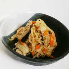 รูปของ 切干し大根と高野豆腐の煮物